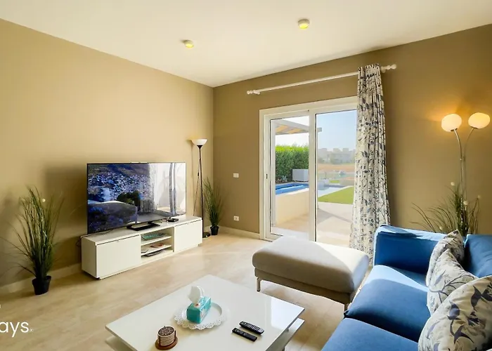 Ollystays Private Heated Pool 4br Villa, Nanny Room! Joubal Near Marina