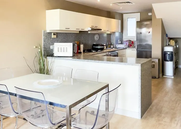 Ollystays Private Heated Pool 4br Villa, Nanny Room! Joubal Near Marina