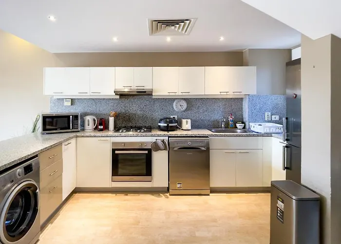 Ollystays Private Heated Pool 4br Villa, Nanny Room! Joubal Near Marina